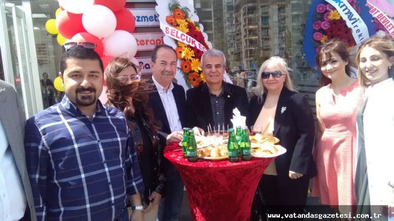 ŞÜKRÜPAŞA MAHALLESİNDE YENİ BİR ECZANE HİZMETE GİRDİ