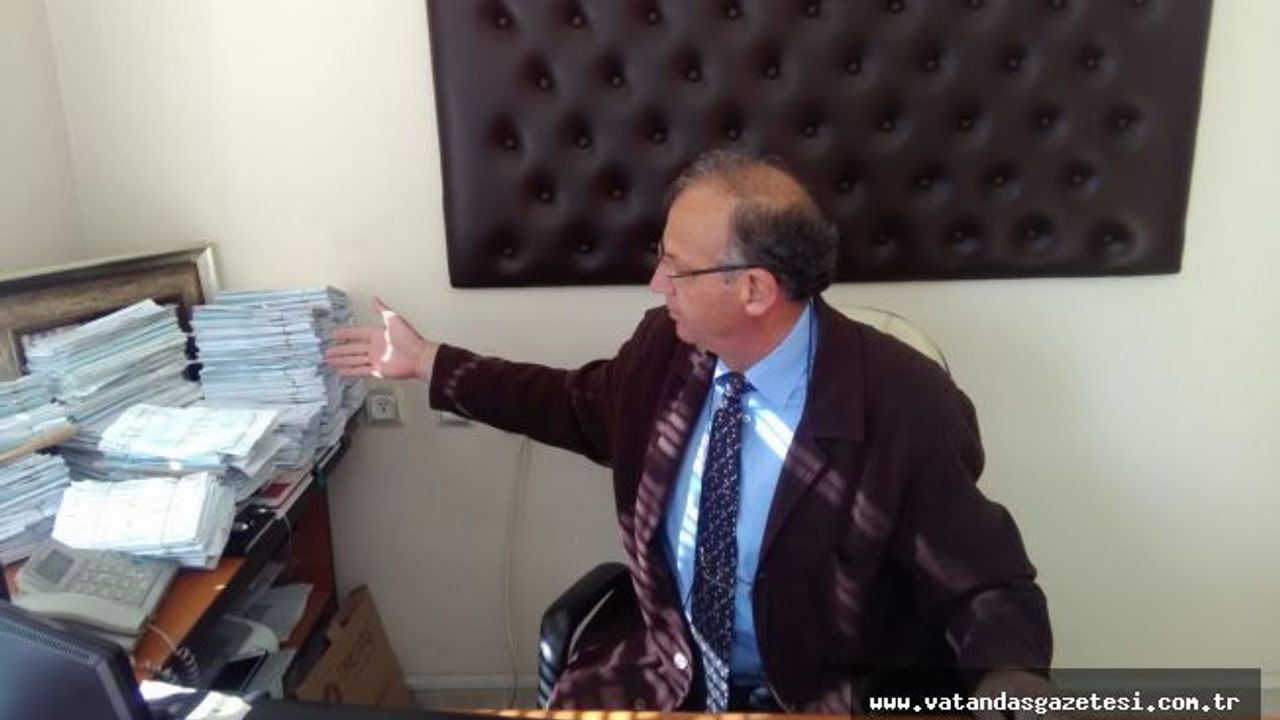 POSTACILAR BORÇ MEKTUBU DAĞITIMI YAPIYOR