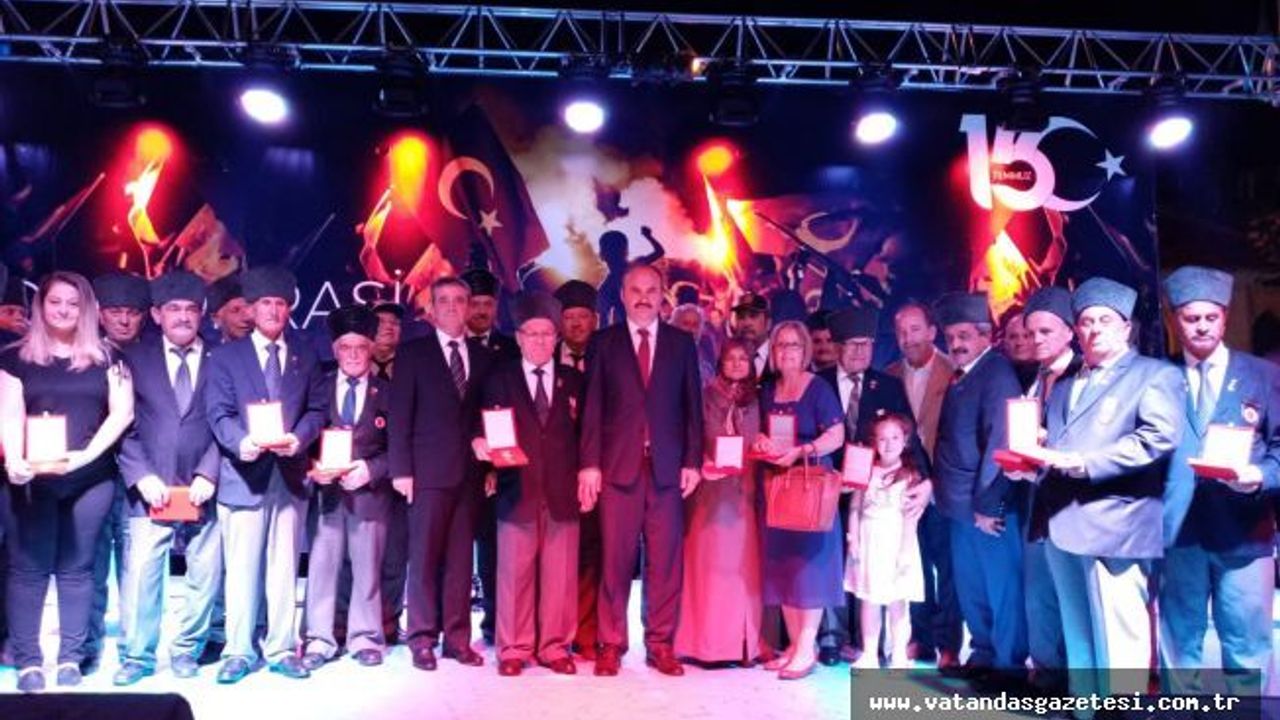 “15 TEMMUZ’DA ET VE KEMİK ÇELİK VE DEMİRİ EZDİ!”