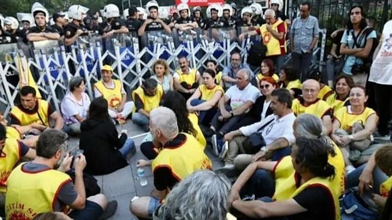 ÖĞRETMENLERE POLİS MÜDAHALESİNE EĞİTİM-SEN'DEN TEPKİ