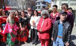 BAŞKAN, ROMANLARI UNUTMADI