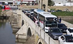 KÖPRÜLERDE TRAFİK KİLİTLENDİ