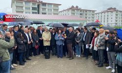 CHP'LİLERDEN CEZAEVİ ÖNÜNDE “ADALET VE DEMOKRASİ” ÇAĞRISI