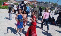 ROMANLARDAN RENKLİ DAVET