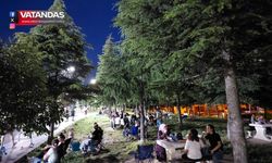 SICAKTAN BUNALAN VATANDAŞLAR PARK VE BAHÇELERE AKIN ETTİ