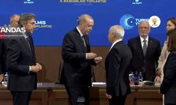 ÖZCAN'A AK PARTİ ROZETİNİ CUMHURBAŞKANI ERDOĞAN TAKTI