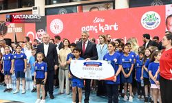 BAŞARILI GENÇLER ÖDÜLLENDİRİLDİ