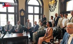 TARİHİ BELEDİYE BİNASINDA GÖRÜŞME TRAFİĞİ