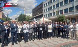 YENİ PARTİ SAHAYA İNDİ