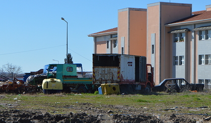 ADLİYE YANI, HURDALIK GİBİ