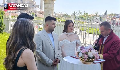 İREM VE OKTAY ÇİFTİ ÖZEL TARİHTE DÜNYAEVİNE GİRDİ