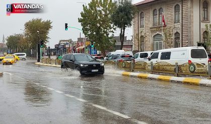 EDİRNE’DE SAĞANAK YAĞIŞ ETKİLİ OLDU
