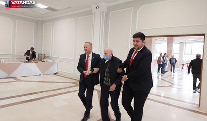 93 YAŞINDA SANDIK BAŞINA GİTTİ