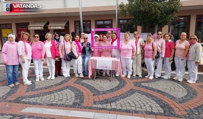 FARKINDALIK İÇİN PEMBE GİYDİLER