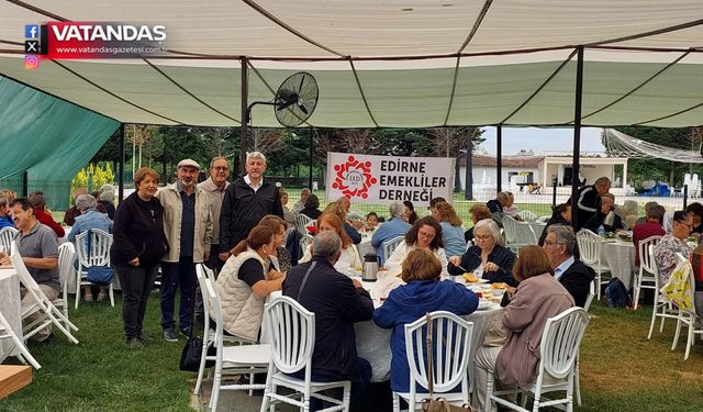 EMEKLİLER DAYANIŞMA KAHVALTISINDA BULUŞTU