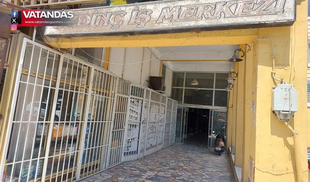 YARIM ASIRLIK İŞ MERKEZİ KADERİNE TERK EDİLDİ