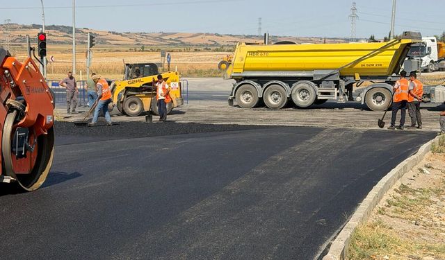 UZUNKÖPRÜ'DE ASFALT ÇALIŞMASI