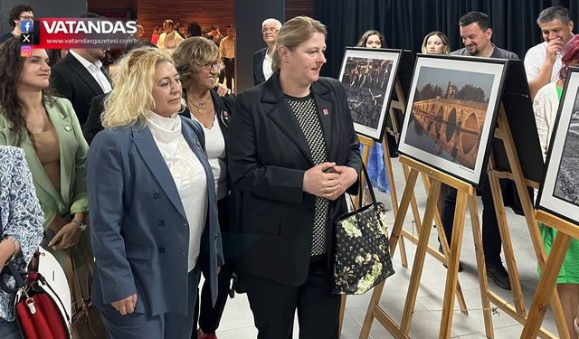 CHP HEYETİ FOTOĞRAF SERGİSİNİN AÇILIŞINA KATILDI