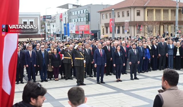 CUMHURİYET COŞKUSU ANITTA BAŞLADI