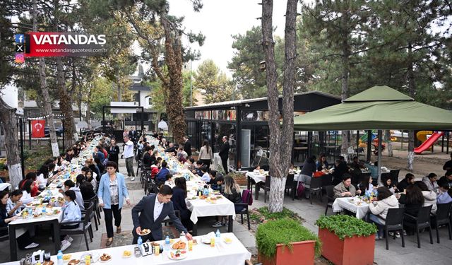 AYNI SOFRADA BULUŞTULAR