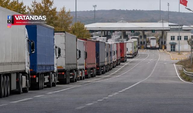 HAMZABEYLİ’DE TIR KUYRUĞU UZUYOR