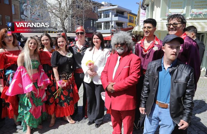 BAŞKAN, ROMANLARI UNUTMADI