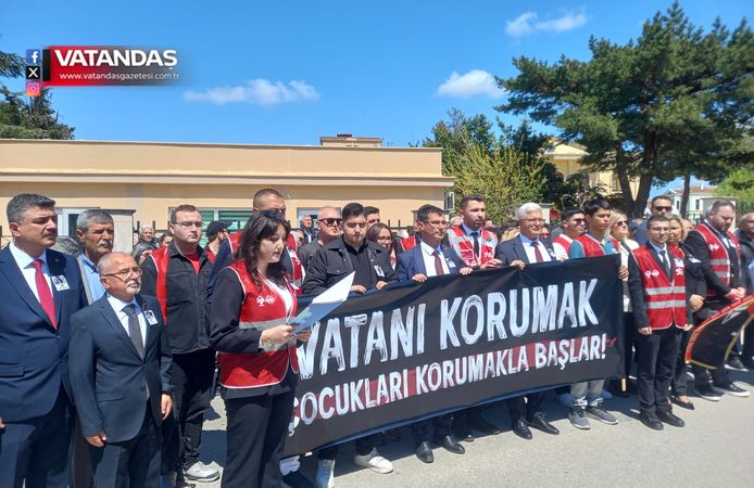 CHP'DEN MİLLİ EĞİTİME SESSİZ YÜRÜYÜŞ