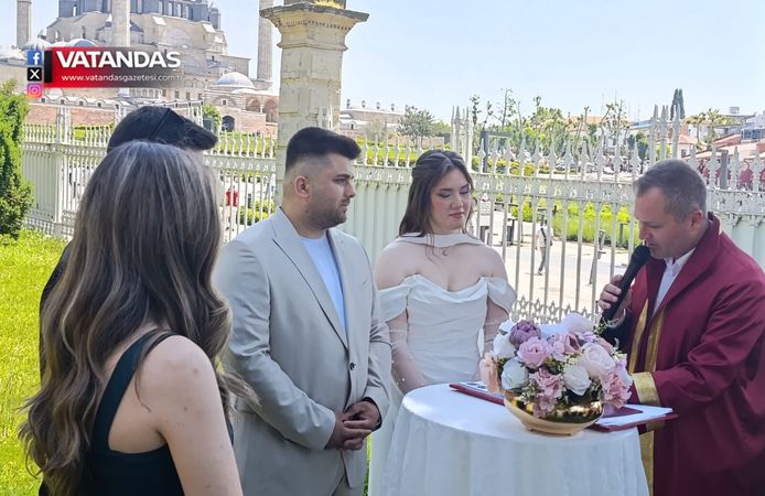İREM VE OKTAY ÇİFTİ ÖZEL TARİHTE DÜNYAEVİNE GİRDİ