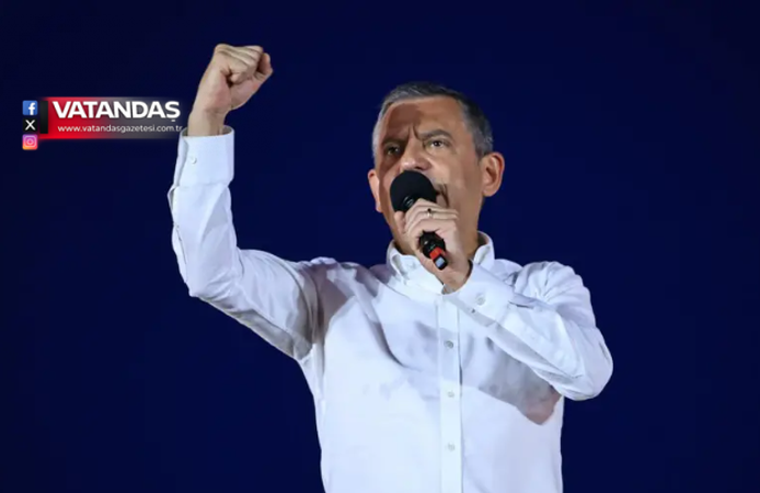 ÖZGÜR ÖZEL GELİYOR