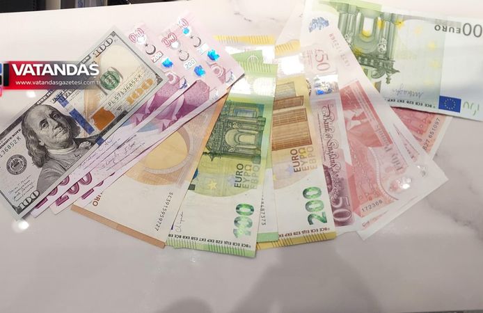 GURBETÇİ BOZDURDU, DÖVİZ BÜROLARI HAREKETLENDİ