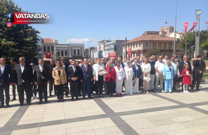 BELEDİYE BANDOSU CHP’LİLERİN İSTİKLAL MARŞINI OKUMASINA EŞLİK ETMEDİ