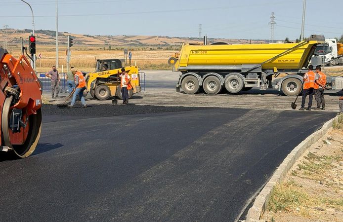 UZUNKÖPRÜ'DE ASFALT ÇALIŞMASI