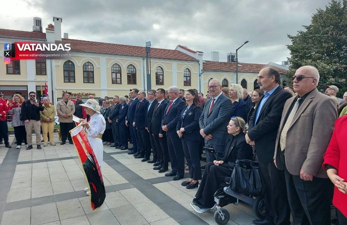 CUMHURİYET’İN IŞIĞINDA BİR ARAYA GELDİLER