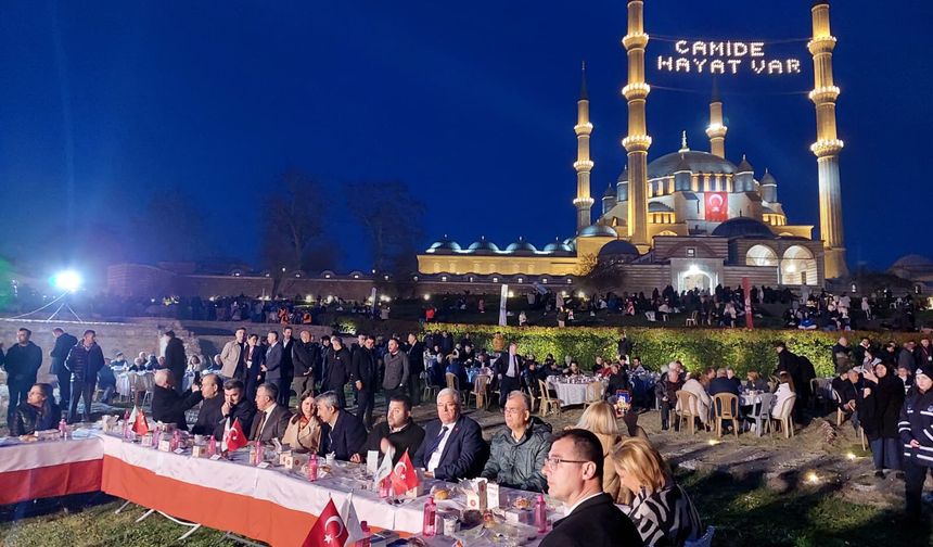 SELİMİYE MEYDANI'NDA BÜYÜK İFTAR
