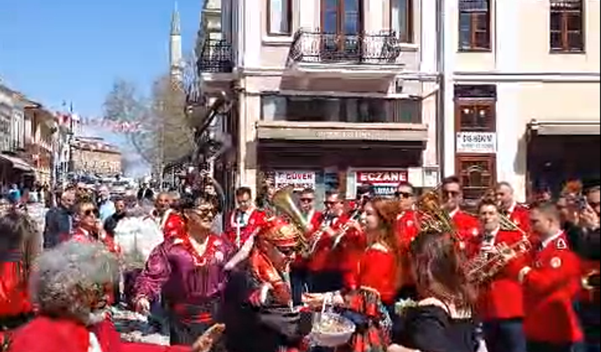 DÜNYA ROMANLAR GÜNÜ EDİRNE’DE COŞKUYLA KUTLANIYOR