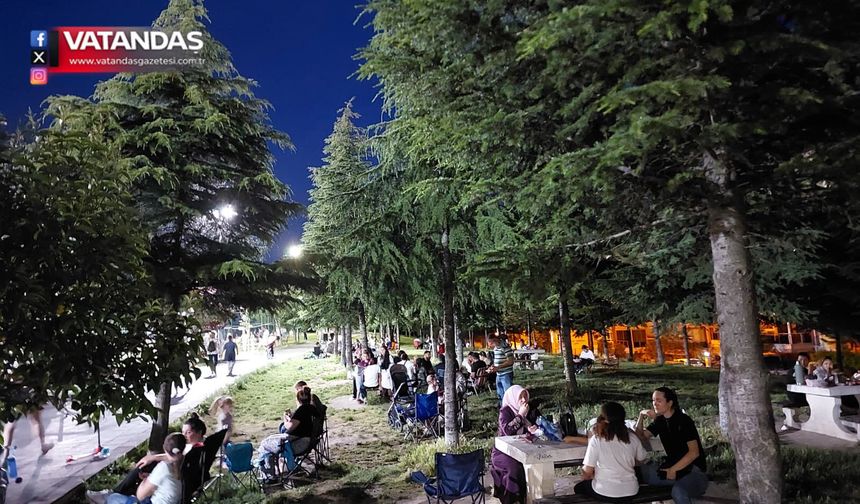 SICAK HAVA VATANDAŞLARI DIŞARI ATTI