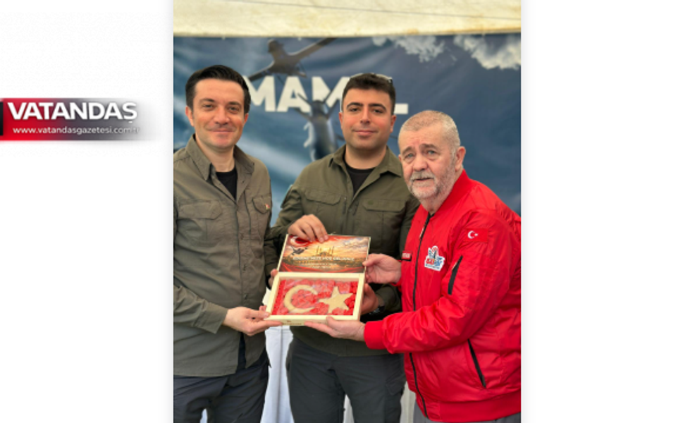 AY-YILDIZLI BADEM EZMESİ İKRAMI