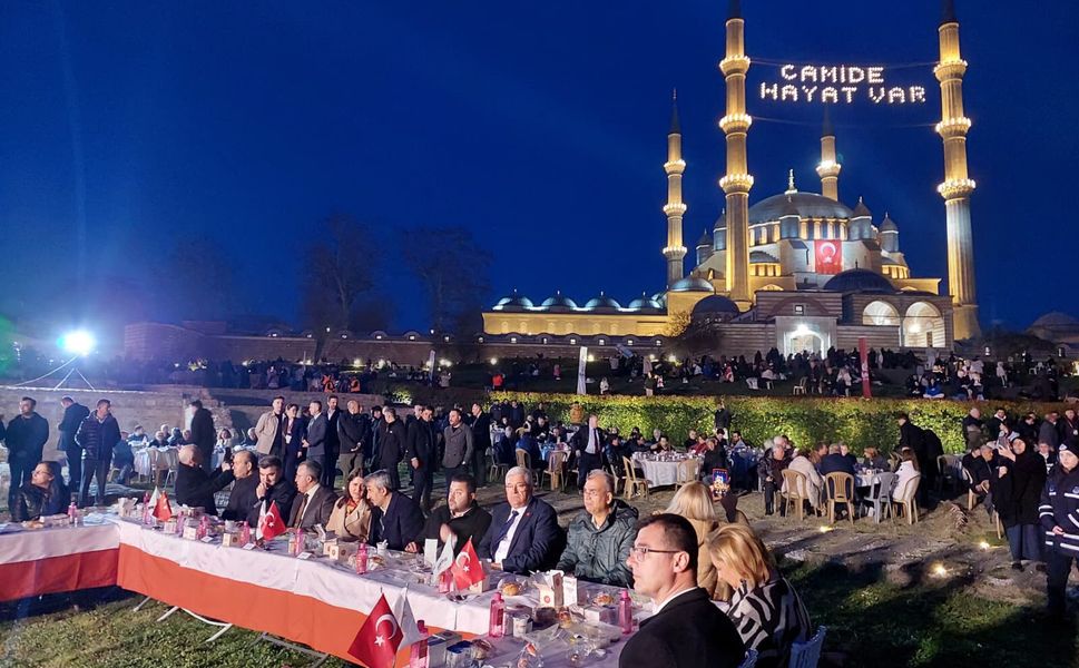 SELİMİYE MEYDANI'NDA BÜYÜK İFTAR