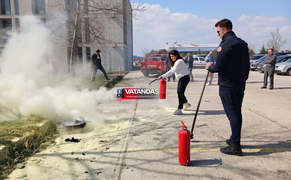 ÖĞRENCİLERDEN YANGIN TATBİKATI