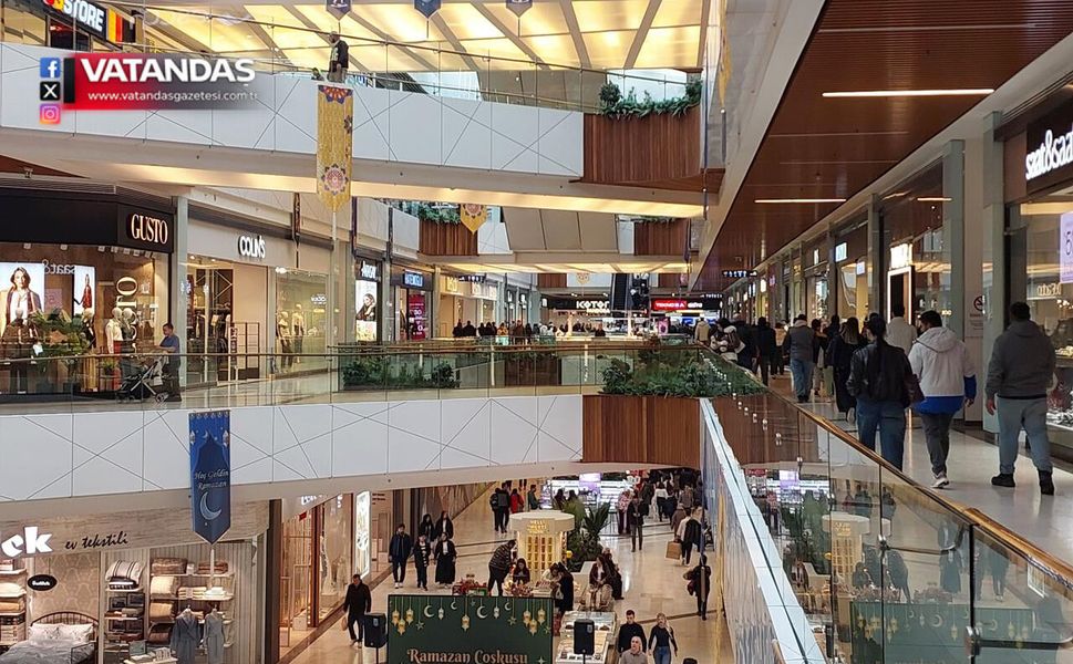 BAYRAMDA AVM’LERDE YOĞUNLUK YAŞANDI