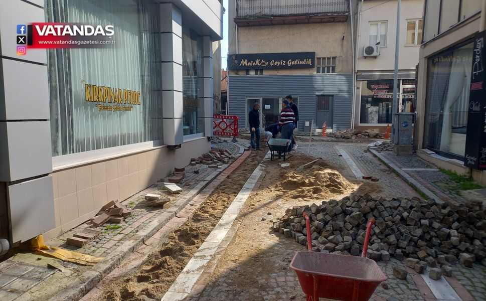KALEİÇİ'NDE ARA SOKAKLAR YENİLENİYOR