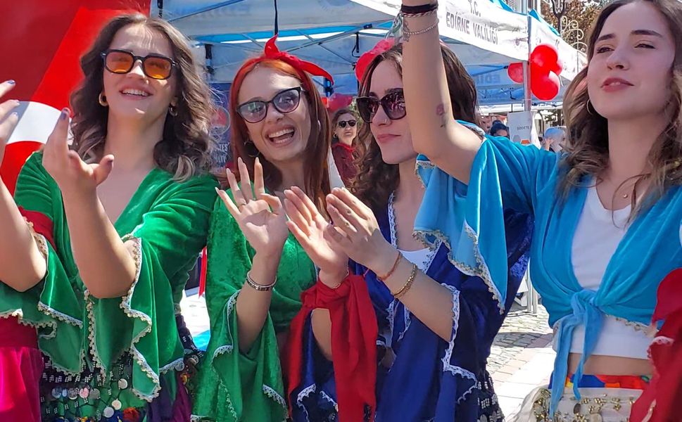 ROMANLAR GÜNÜ'NDE 9/8 LİK COŞKU