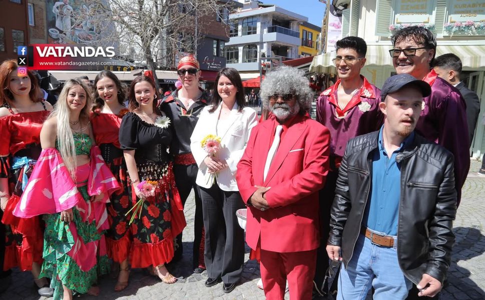 BAŞKAN, ROMANLARI UNUTMADI