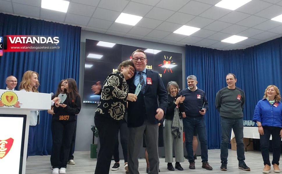 AVUKAT ŞERİF ACAR İMER’E 40. YIL PLAKETİ: “EDİRNE LİSESİ’NE MİNNETTARIM”