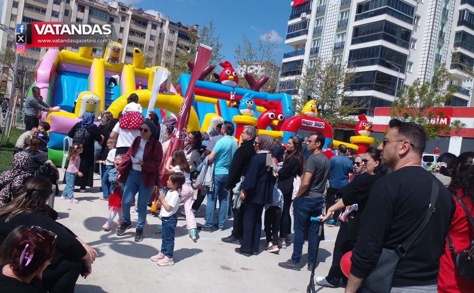 MİNİKLER EĞLENCEYE DOYDU