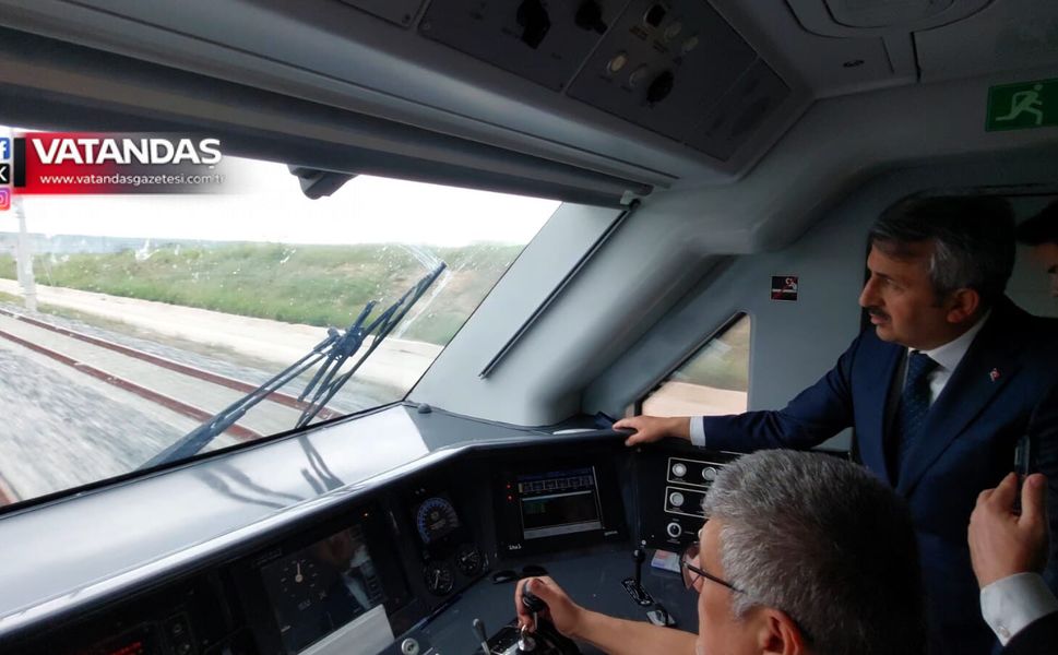 VALİ SEZER HIZLI TRENİN TEST SÜRÜŞÜNE KATILDI