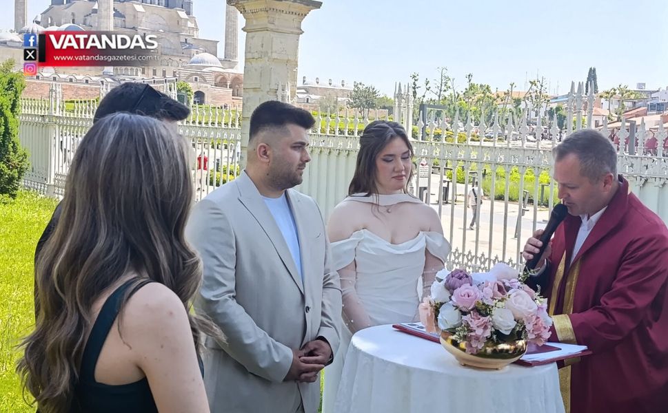İREM VE OKTAY ÇİFTİ ÖZEL TARİHTE DÜNYAEVİNE GİRDİ