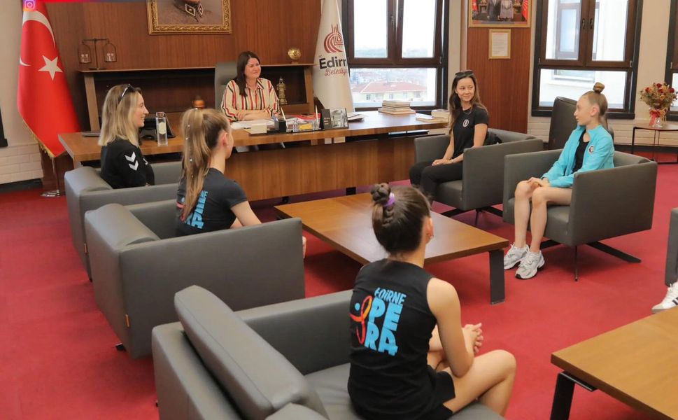 BAŞKAN GENCAN, BAŞARILI SPORCULARI AĞIRLADI