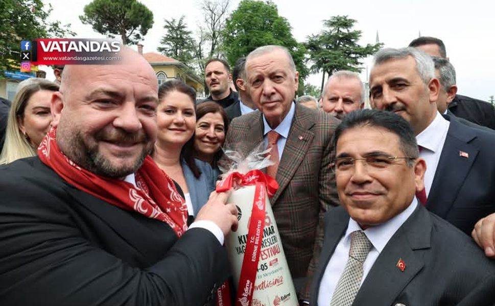 ERDOĞAN'A KIRMIZI DİPLİ MUMLU DAVET
