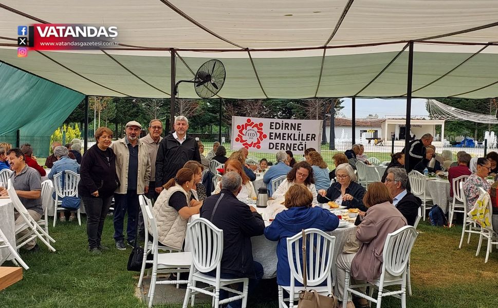 EMEKLİLER DAYANIŞMA KAHVALTISINDA BULUŞTU